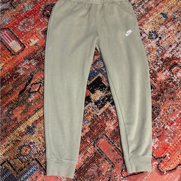 Nike Sportswear Club Green Fleece Jogger Sweatpants BV2671 - Picture 2 of 6